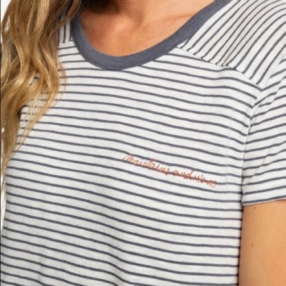 Women’s Roxy t shirt - Picture 2 of 5